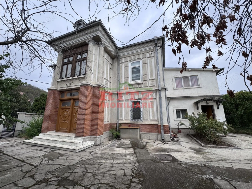 Casa P+1E+Pod S= 435 mp, teren 938 mp, pretabila clinica, gradinita etc.