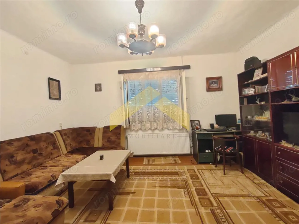 Casa de vanzare in zona Parneava