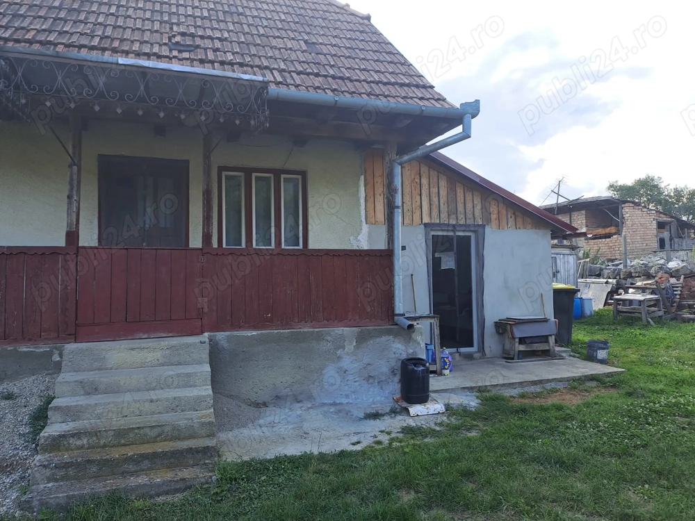 Vând casă la țară în comuna Petrestii de jos  Vând casă la țară în comuna Petrestii de jos