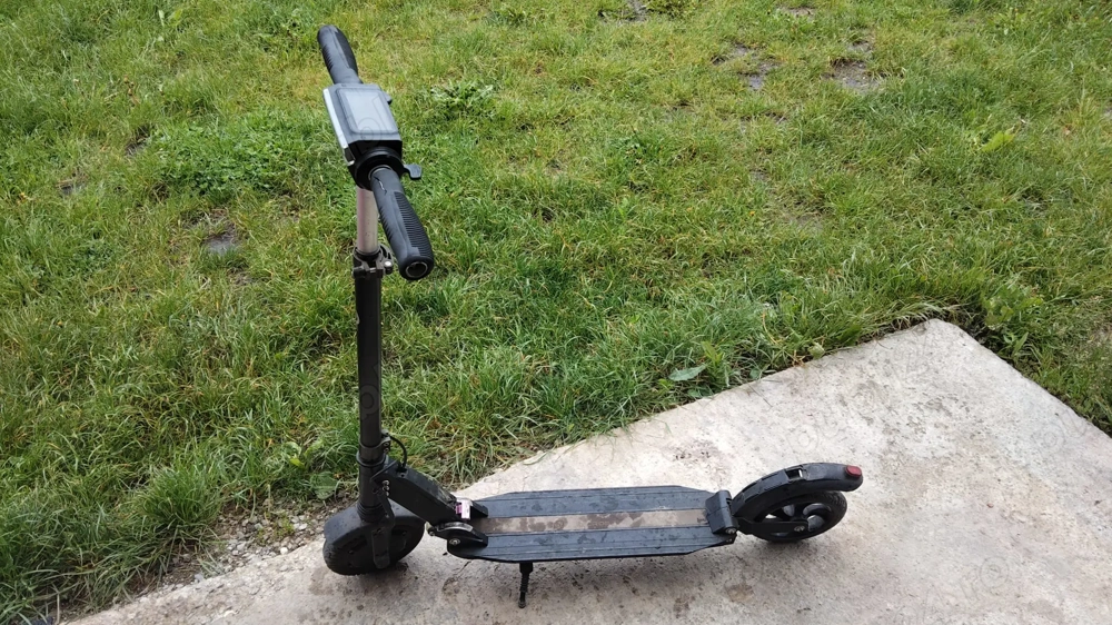 trotineta electrica perfect functional (nu are baterie) pentru piese