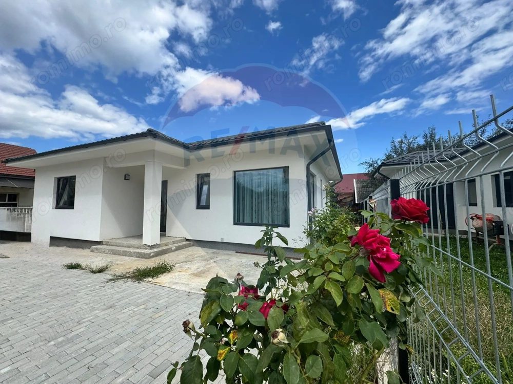 Casă / Vilă cu 4 camere de vânzare în zona Nord-Est