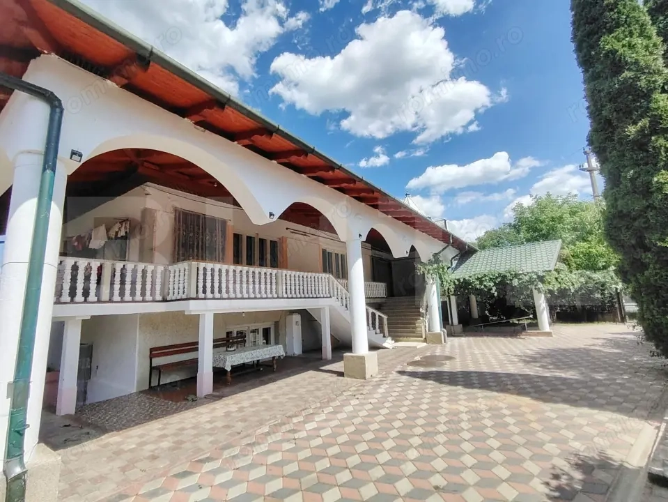 Proprietate in Podeni ideală pentru clinici, centru seniori sau investiție Proprietate in Podeni ideală pentru clinici, centru seniori sau investiție