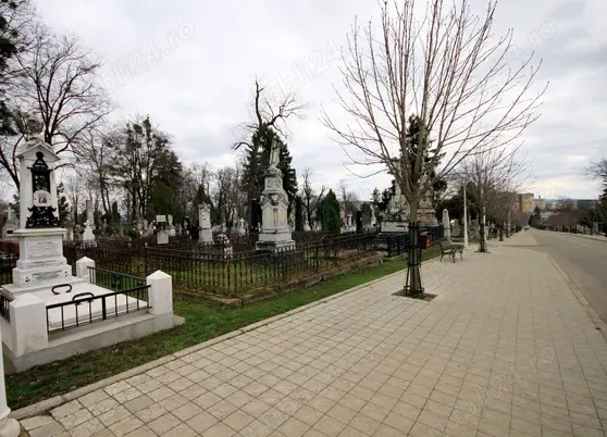 Loc de veci in parcela artistilor scriitorilor, aleea principala, 50 m de biserica Eternitatea Iasi.