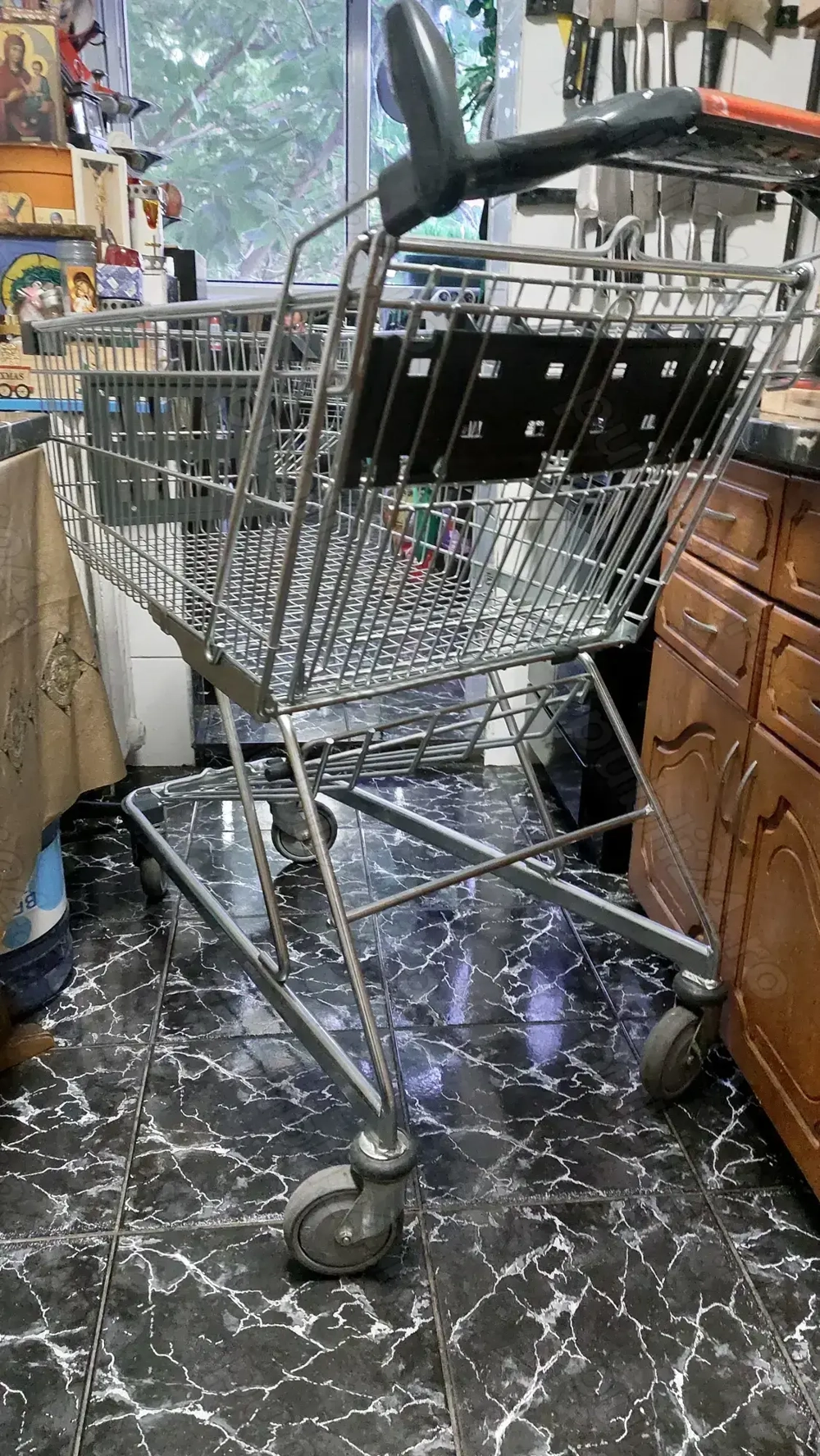 Căruț inox în stare excelenta 