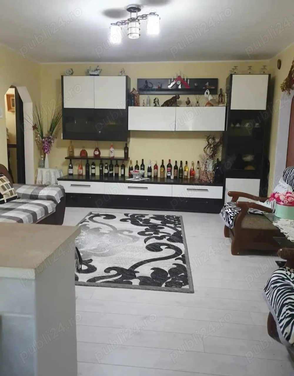 Apartament cu 2 camere transformat in 3 camere, Zona BCR- Primăverii, etaj 3