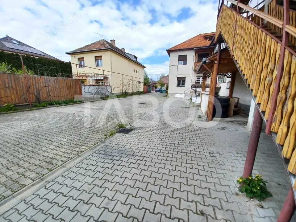 1200 mp teren cu casa individuala de  renovat in zona buna din Sibiu