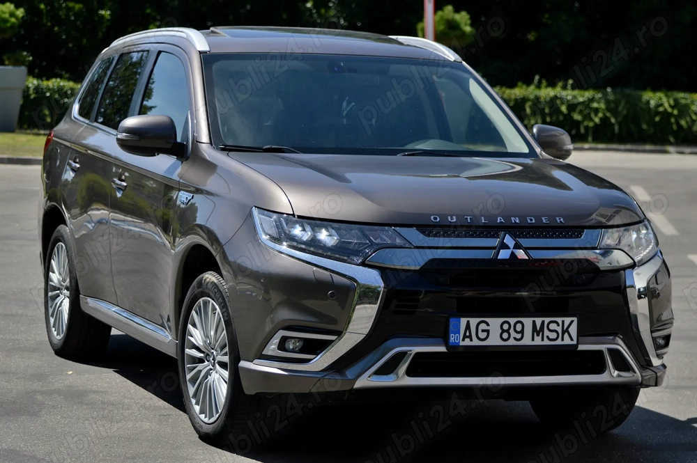 Outlander PHEV electric 45km ,An 2019, Instyle, volan încălzit, Android, side assist, trapă