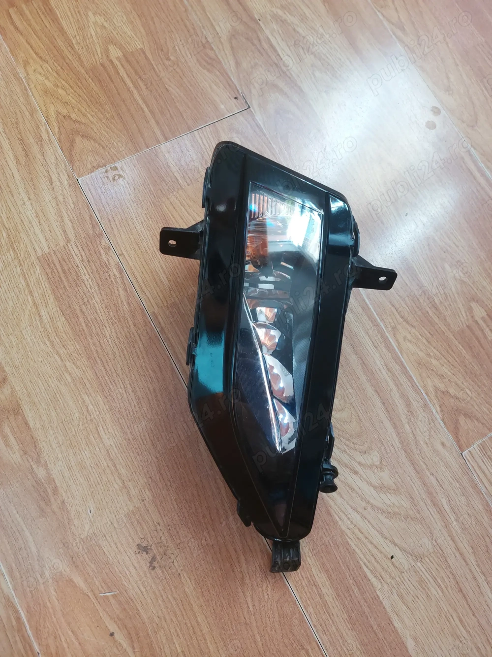 De vanzare proiector Golf b7,partea dreaptă 