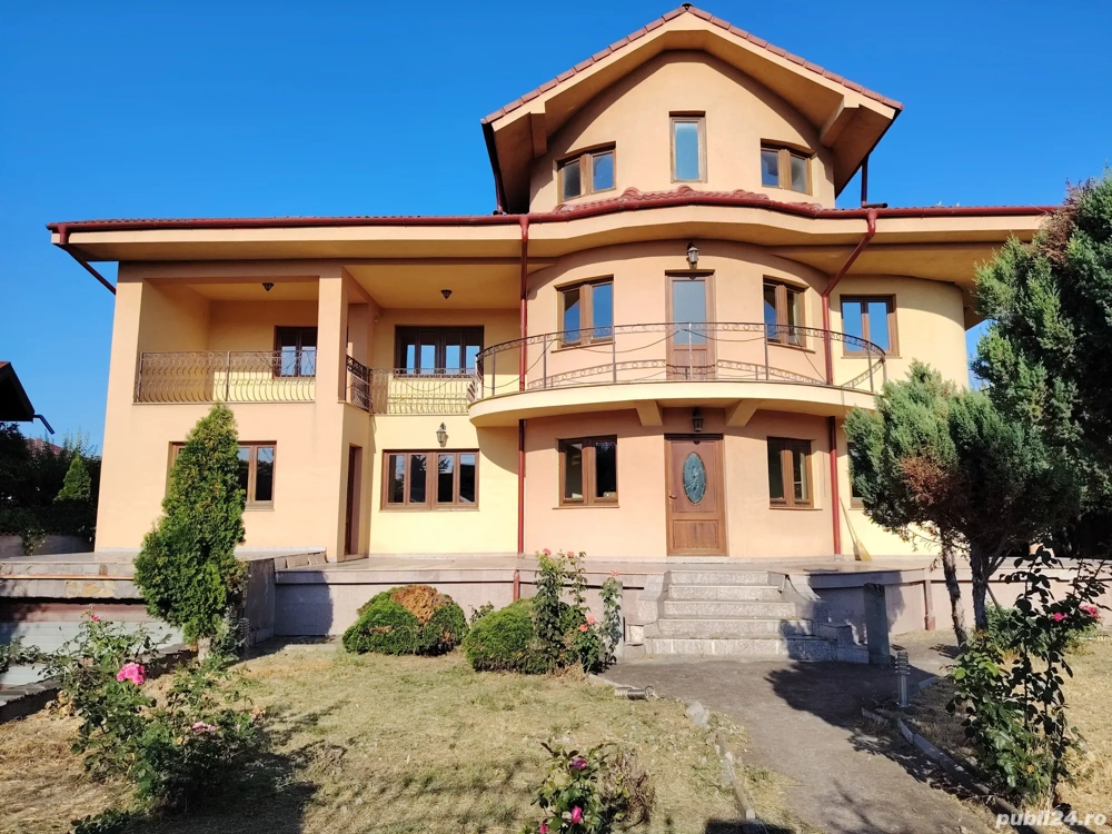 Vilă spațioasă cu teren generos, garaj, zonă ideală, direct proprietar