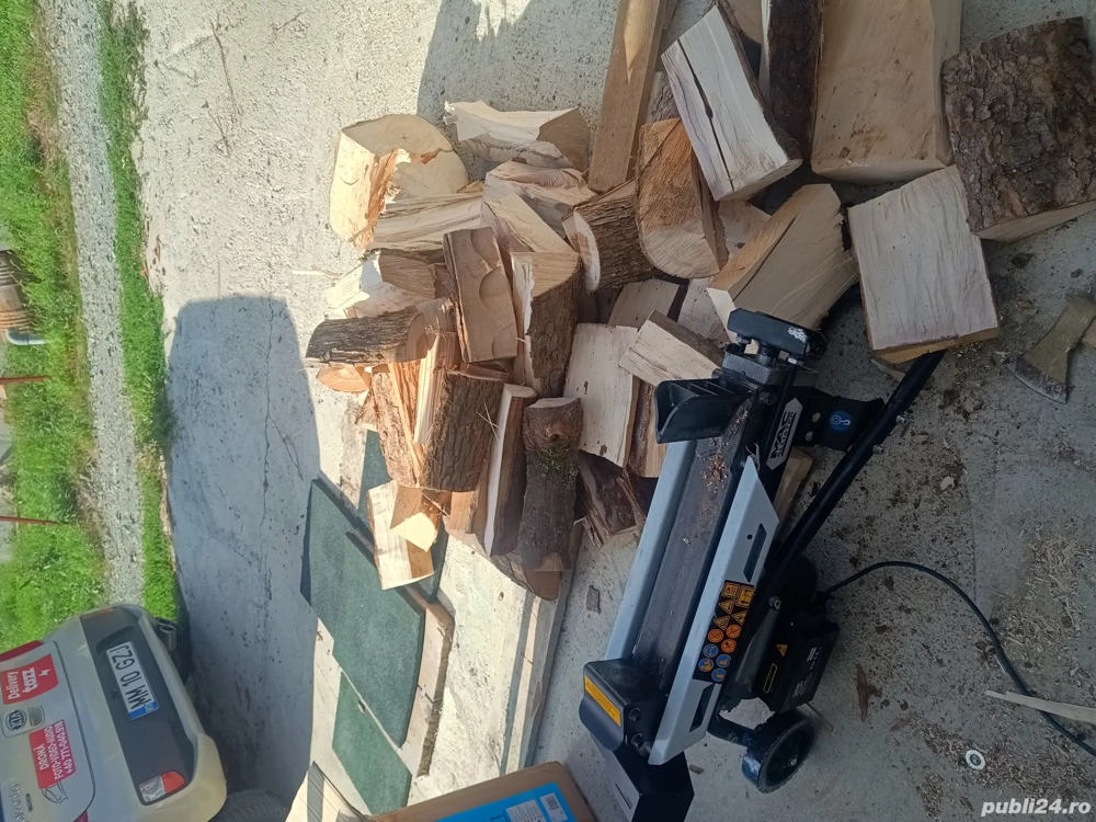 Inchiriez mașina de crăpat lemne 