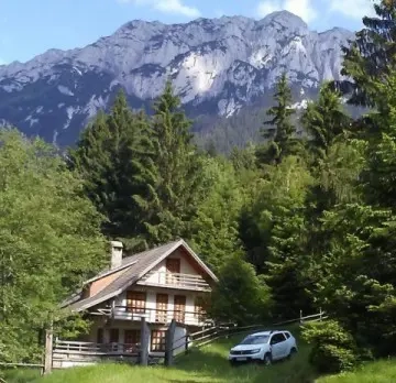 Vanzare Cabana in pitorescul peisaj din Plaiul Foii, Zarnesti Brasov 