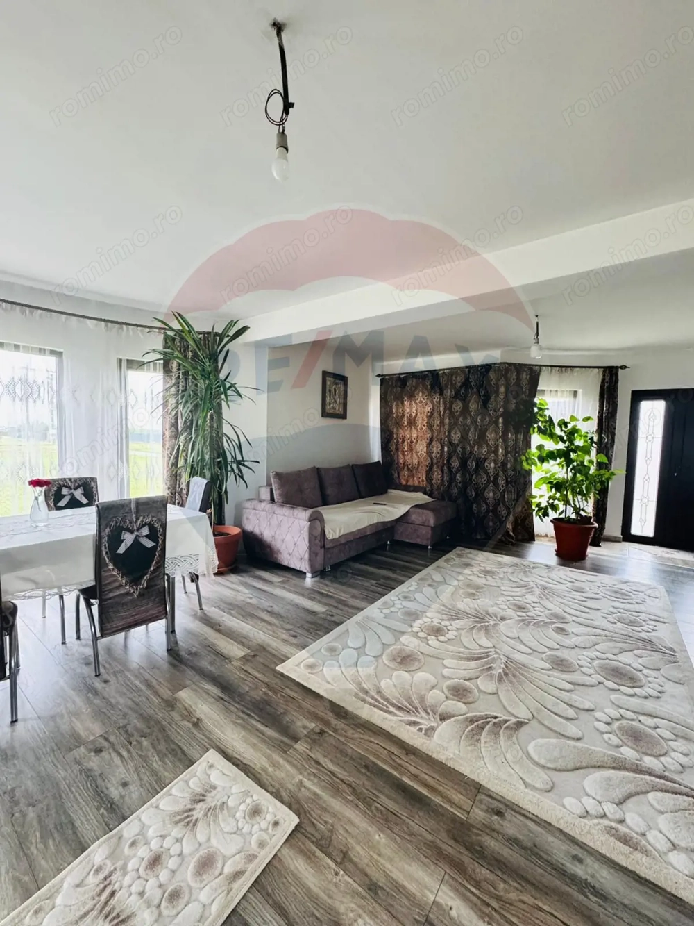 Casă / Vilă cu 5 camere de vânzare în zona Nord-Est