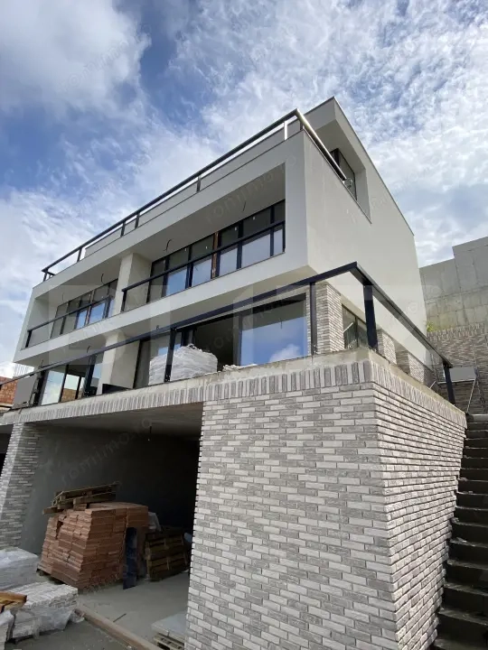 Duplex exclusivist cu panorama spectaculoasa in cartier Europa