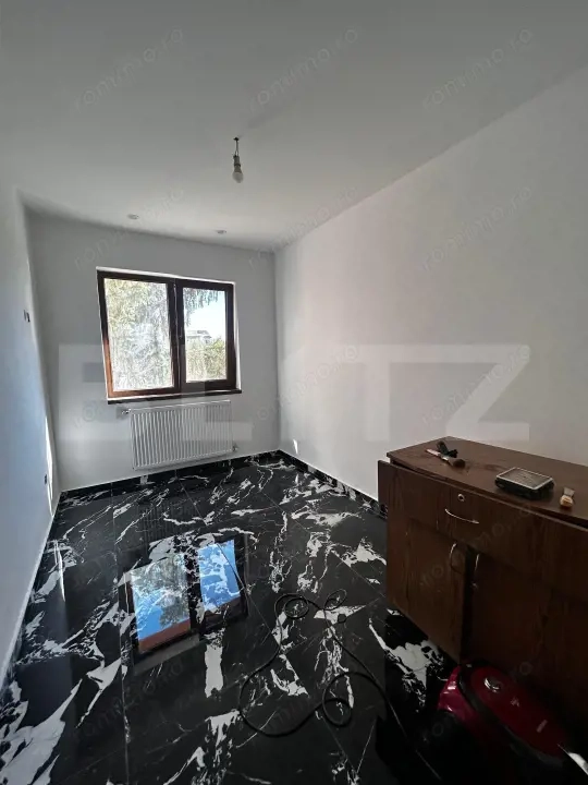 Apartament cu 3 camere, decomandat, etaj 2, zona 9 Mai