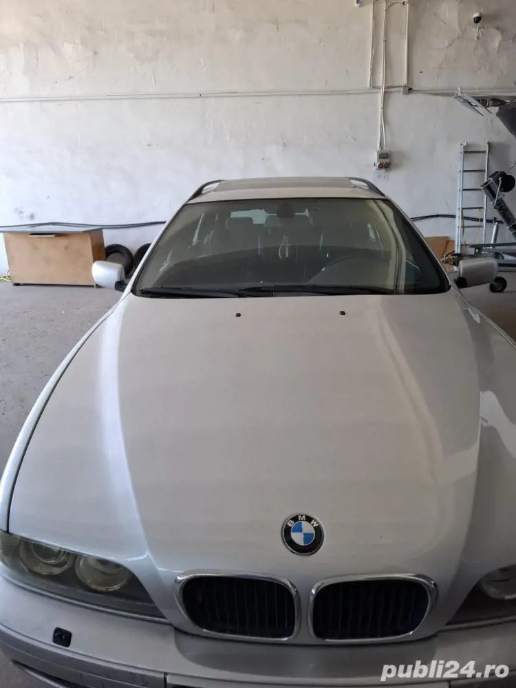 BMW seria 5 versiune 520.