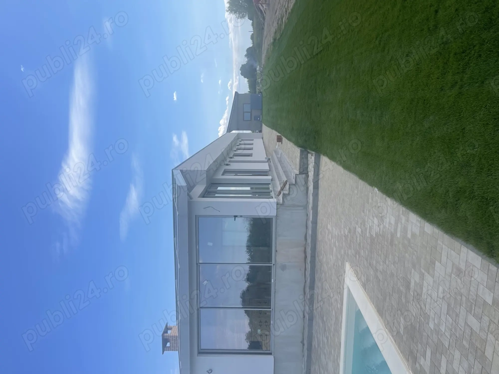 Casă de vacantă și piscină cu deschidere la lac.