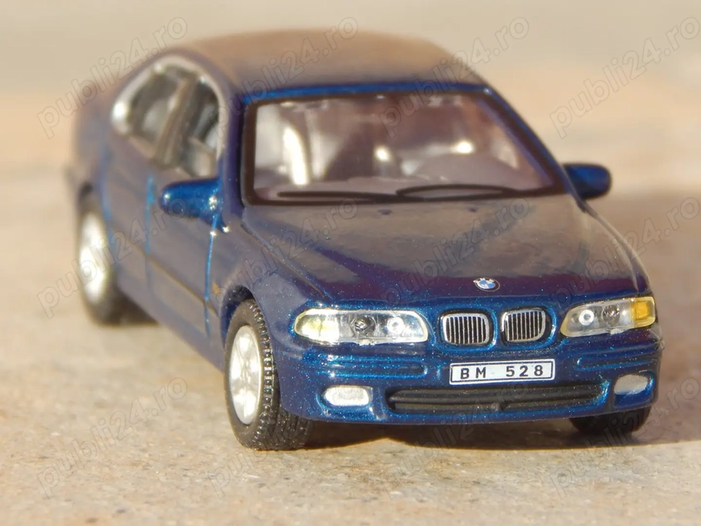 Macheta BMW 528i (seria 5) E39 1995 Hongwell sc 1:72 metalic