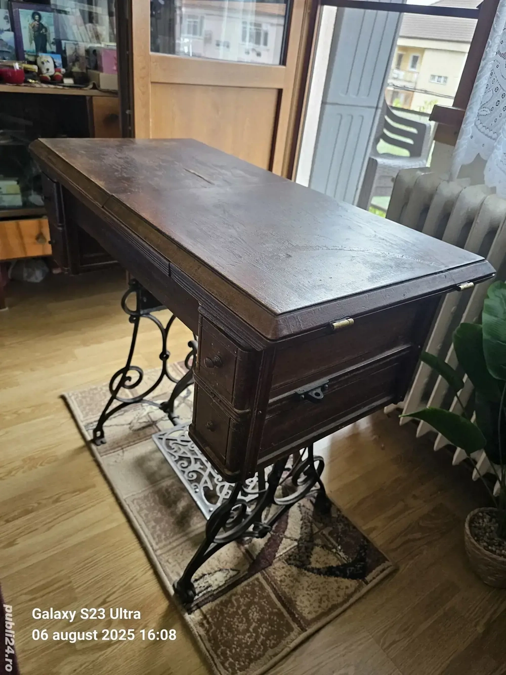 Mașină  de cusut retro