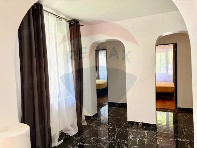 Apartament cu 3 camere de vânzare în zona Est