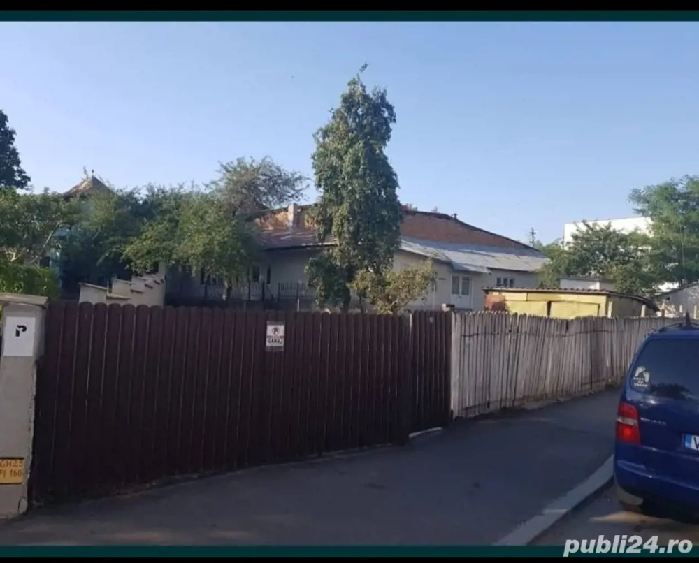 Teren + Casa Central în HUȘI