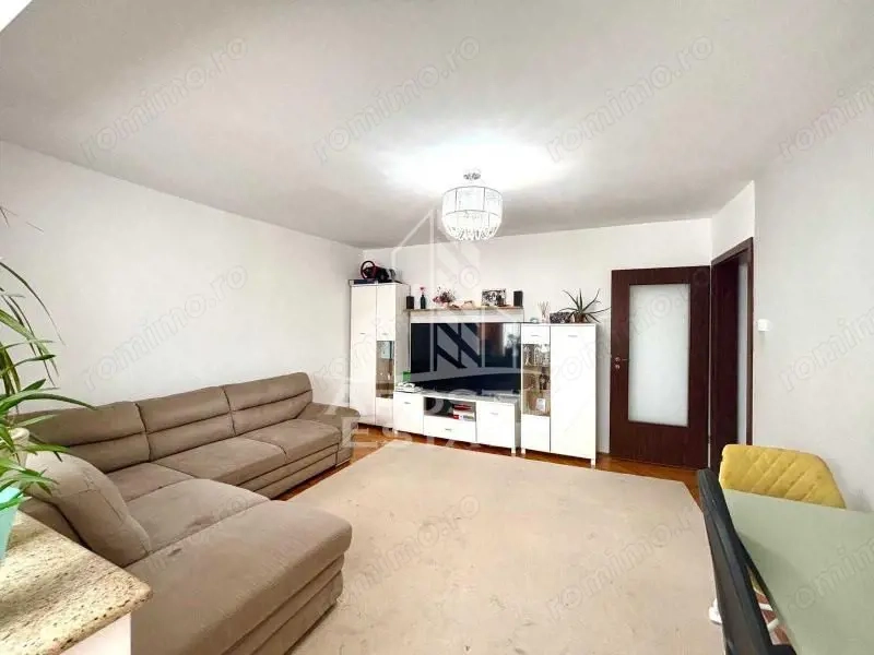 Apartament 3 camere,decomandat, renovat, zona Dambovita