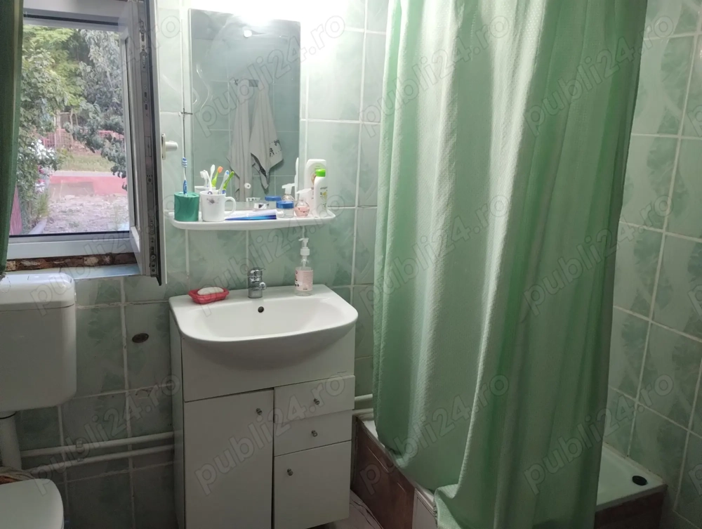 Casa la tara 15 km de Lehliu 