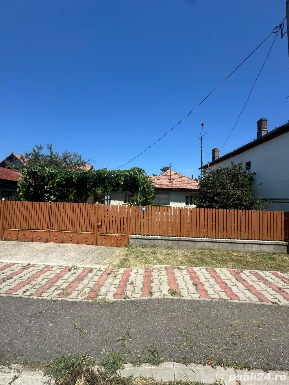 Casă bătrănească spațioasă + teren de vânzare, total 480mp 