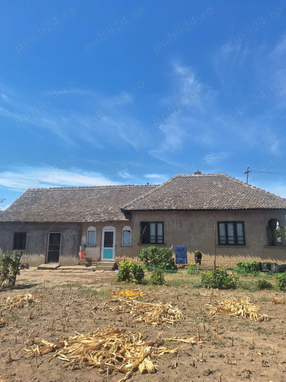 Casa locuibila + teren  Casa locuibila + teren