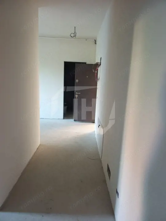 3 camere, semifinisat, parcare, Pod Ira