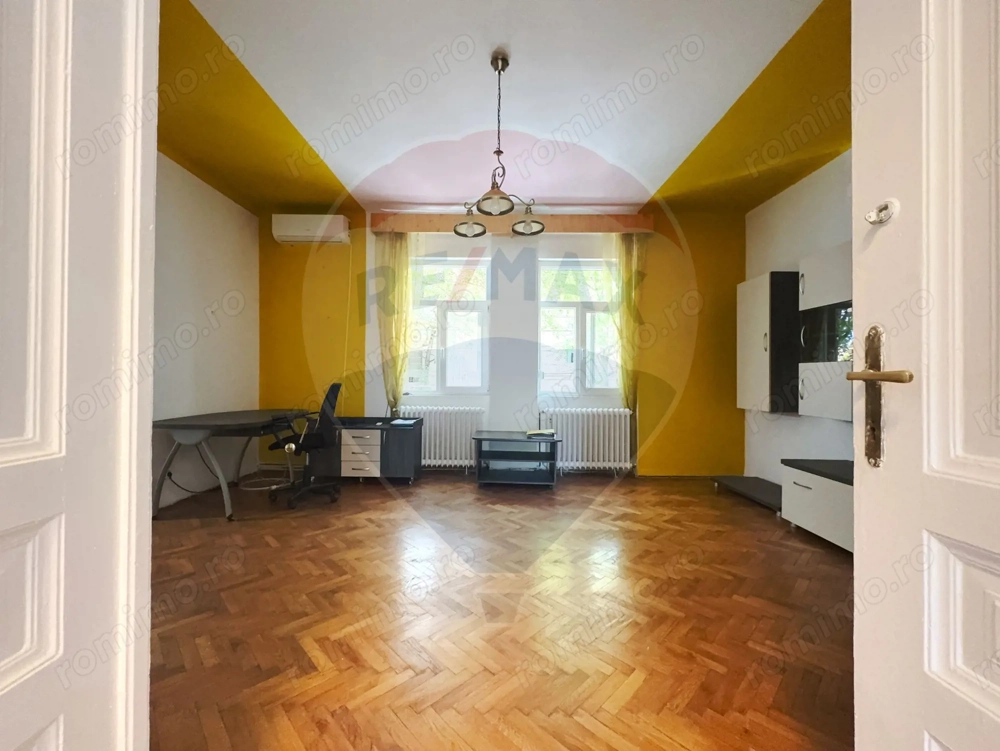 Apartament cu 3 camere de vânzare în zona Elisabetin