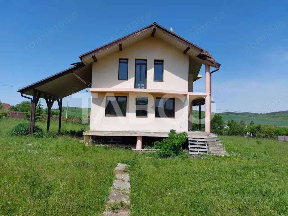 Casa deosebita 5 camere cu teren 2000 mp Sura Mare Hamba Sibiu