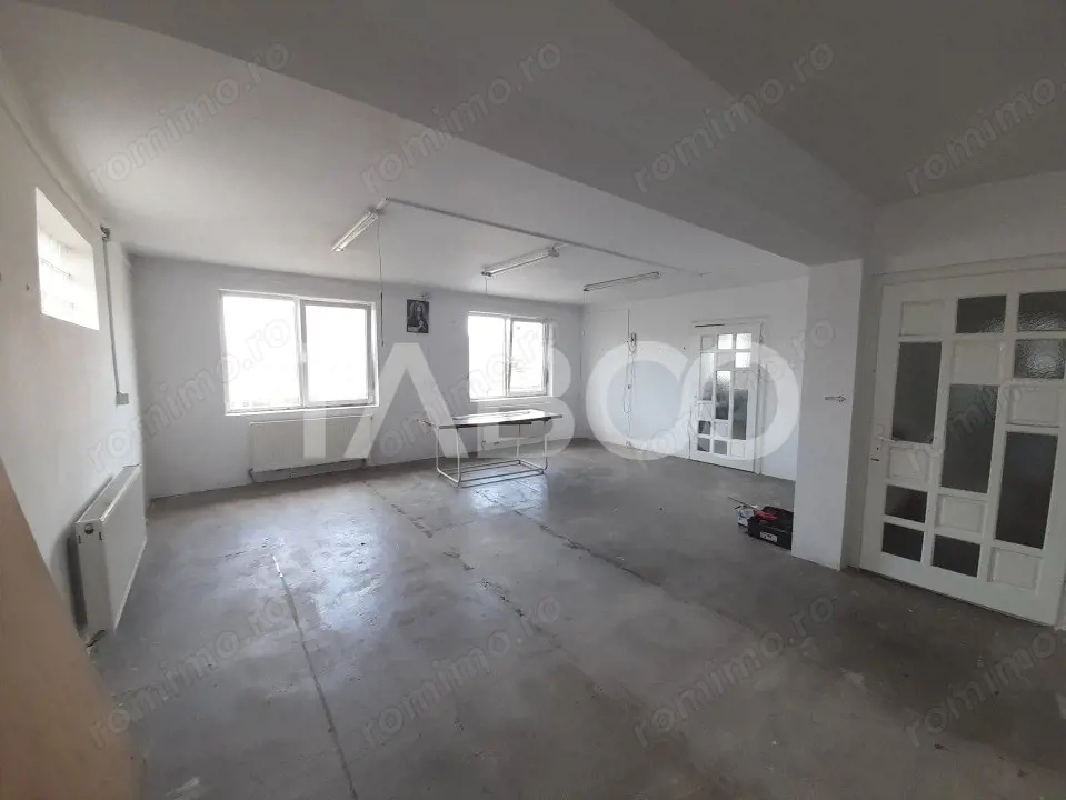 Spatiu comercial 100 mpu CURENT TRIFAZIC locuri parcare Lazaret Sibiu 