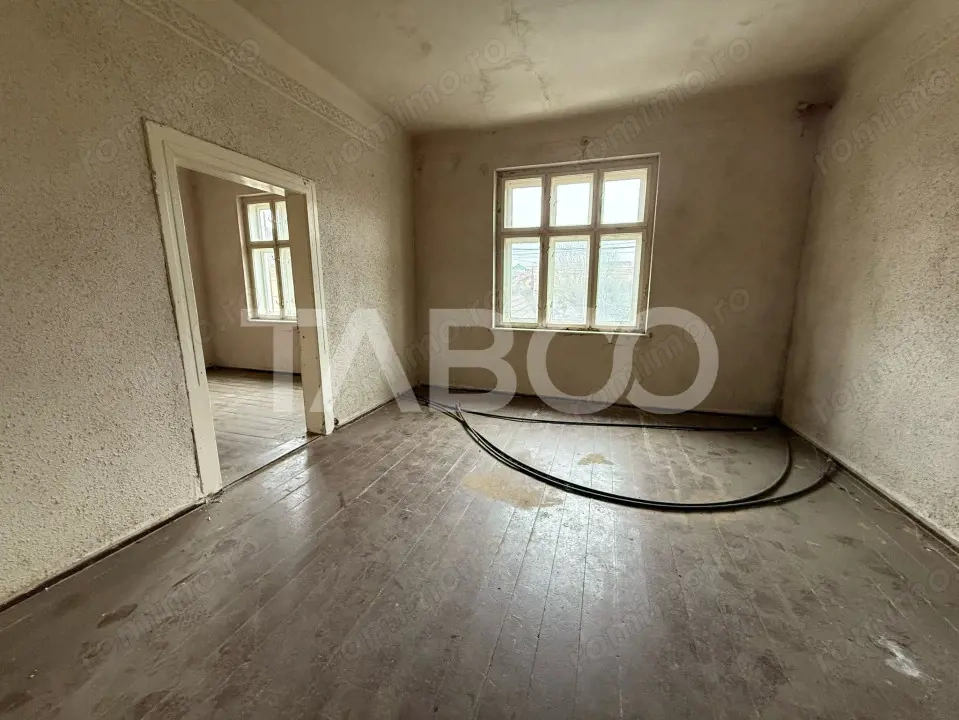 3 apartamente de vanzare la casa 132 mpu si curte 966 mp zona Turnisor