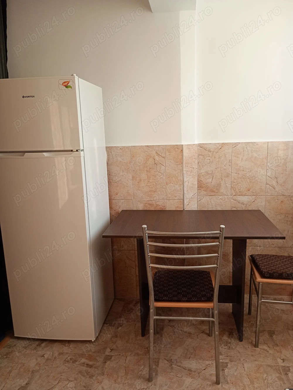 Închiriez garsonieră  Închiriez garsonieră