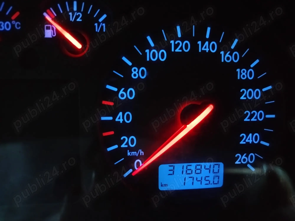 Vând golf 4, gri, an 2003, ambreiaj defect ( blocat) nu se învârte motorul