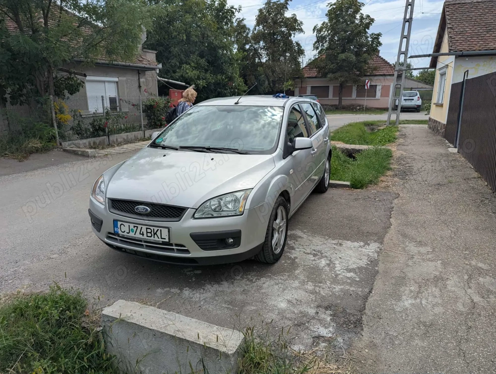 Vând urgent Ford Focus 2, 2006! Cer seriozitate!!! Arată impecabil! Se poate proba!!! 2400 de euro!