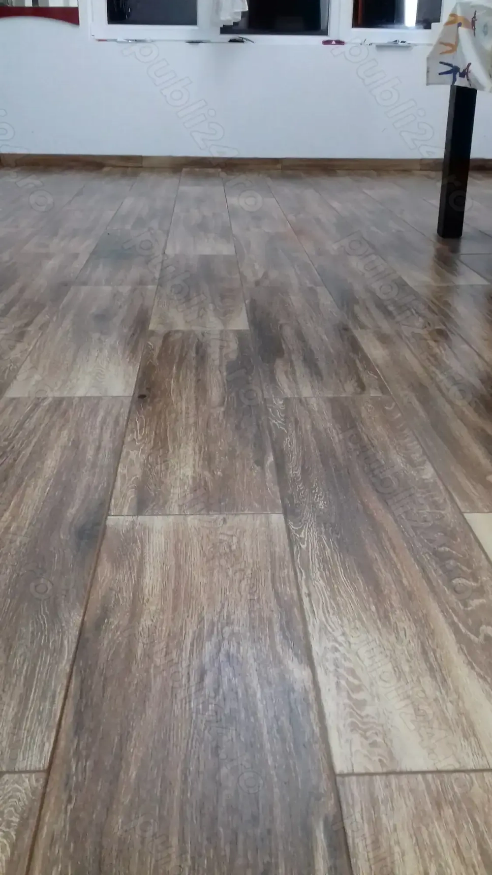 Montez gresie și faianță.