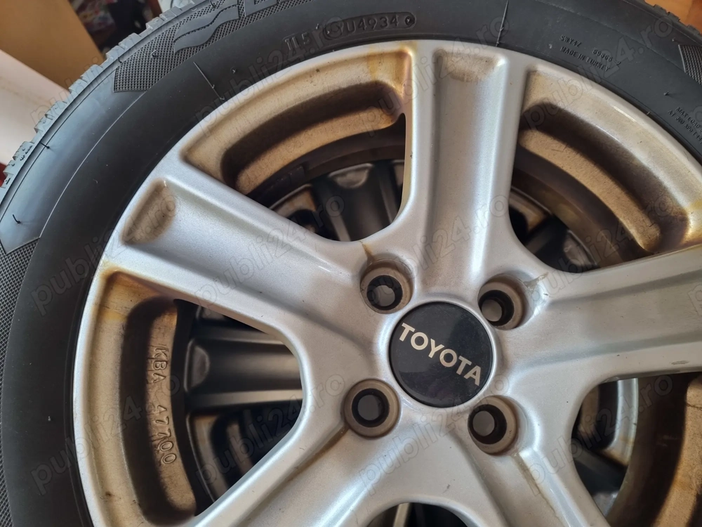 4 cauciucuri de iarna 175 65 15 cu jante de aliaj de toyota yaris montate și echilibrate 