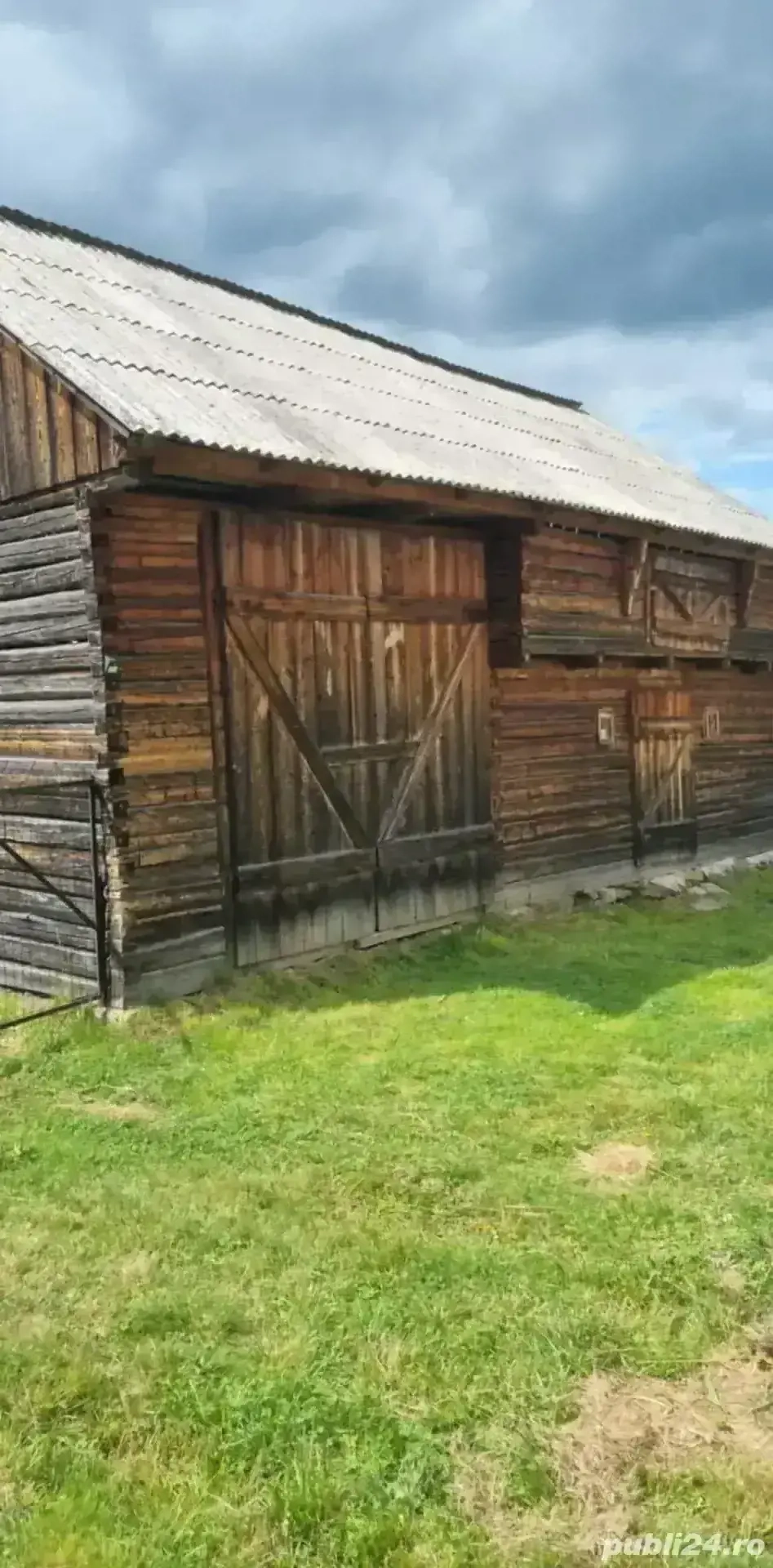 vând șură cu grajd vând șură cu grajd