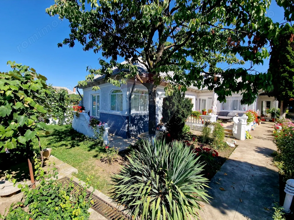 Vand sau schimb cu apartament  2 sau 3 camere si diferenta