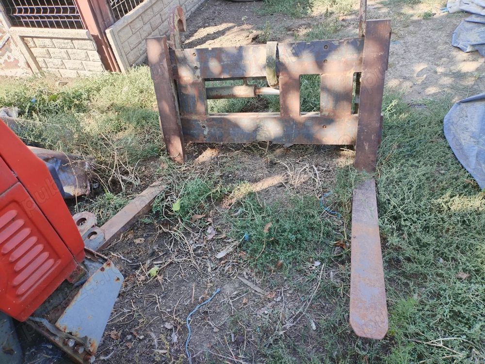 Vând dispozitiv de paleti detașabil pentru jcb 3 cx