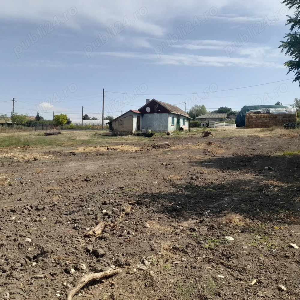 Vând casa  Vând casa