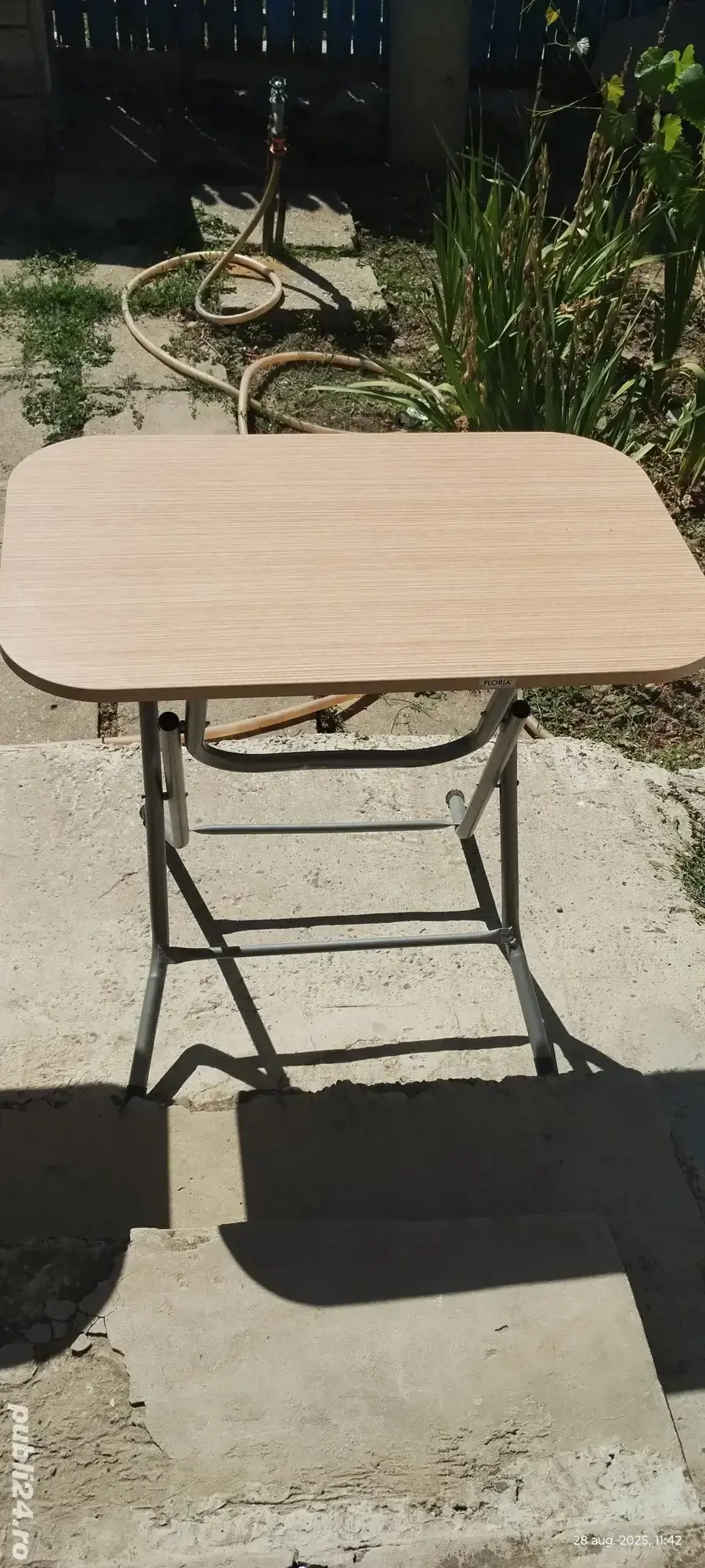 Vând masă pliantă 