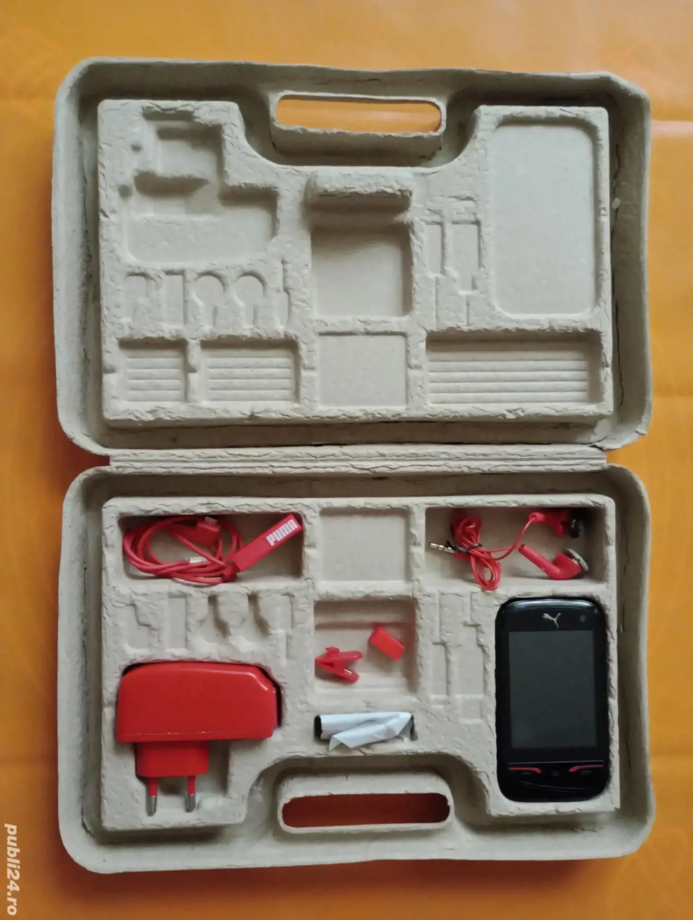 Telefon rar din 2010, Puma Phone Sagem Solar, funcțional, pentru colecționari sau pentru piese 