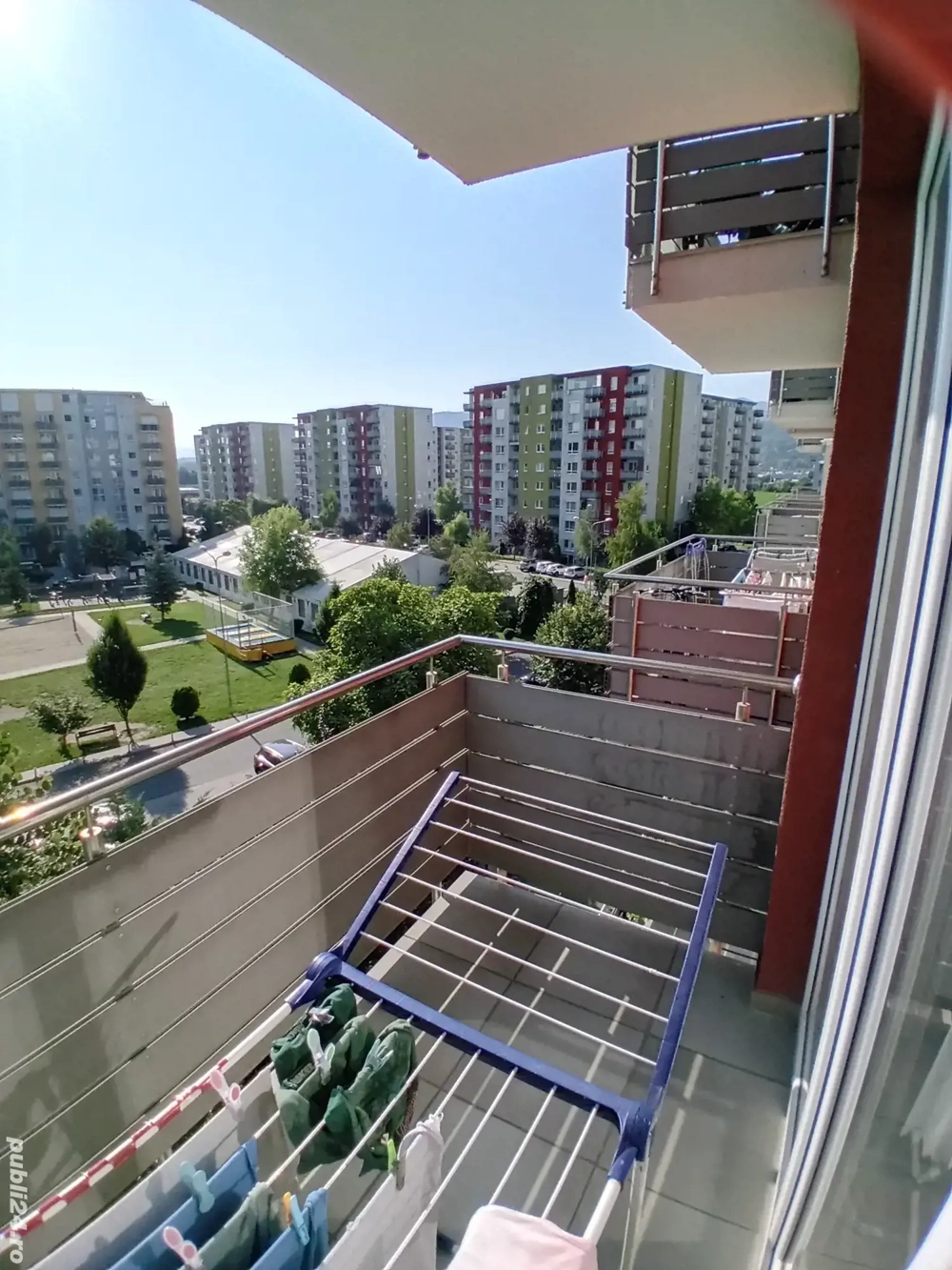 Vand apartament ,doua camere ,decomandat