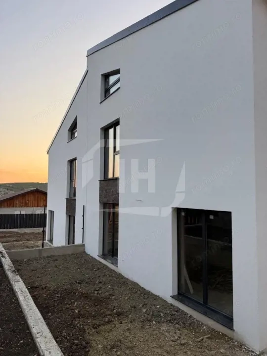 Duplex 4 camere, 3 bai, 357 teren