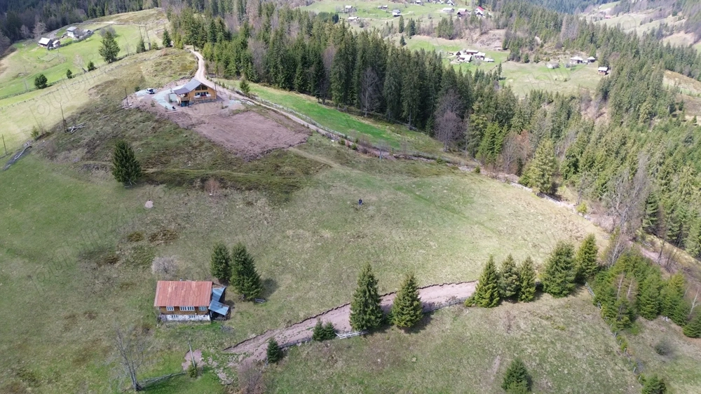 Teren in Apuseni lang Arieseni