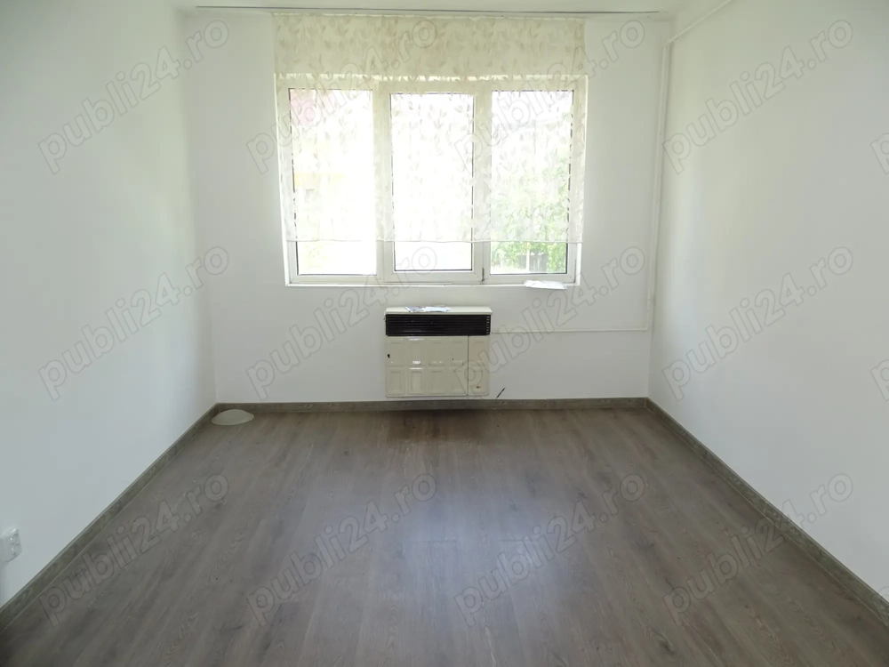 De vanzare garsoniera in Noua etaj 1