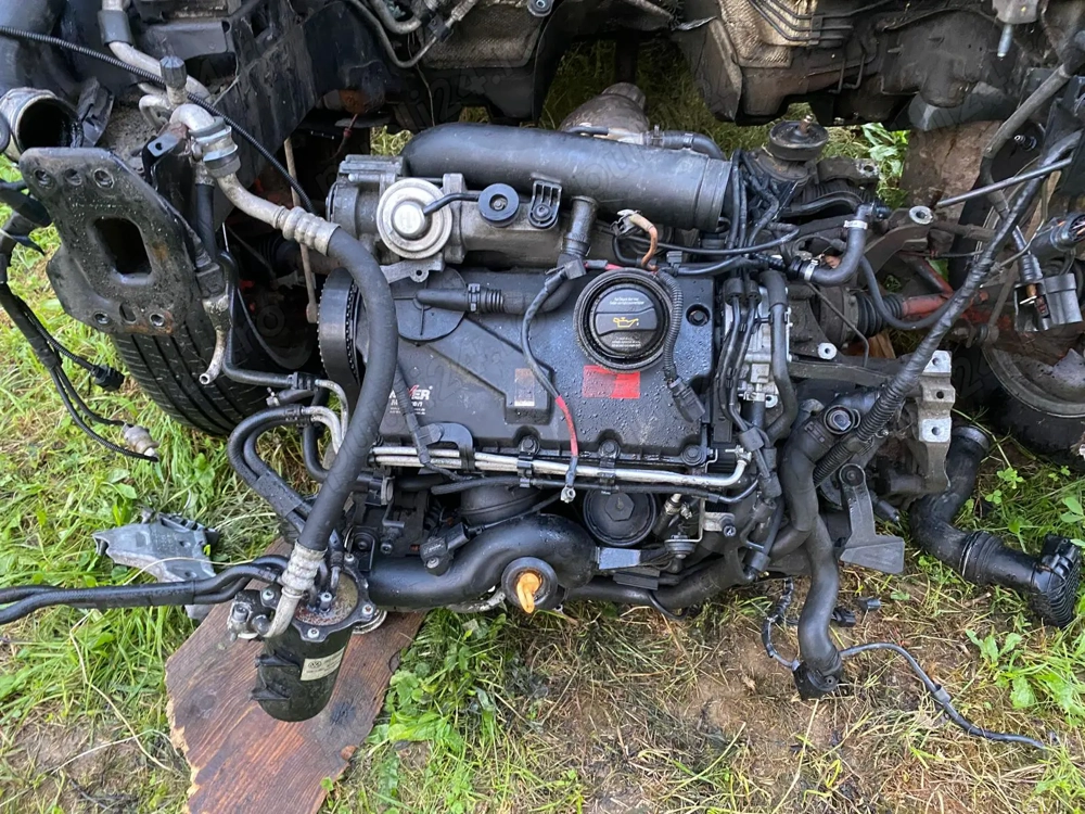 Vând ansamblu fața GOLF5