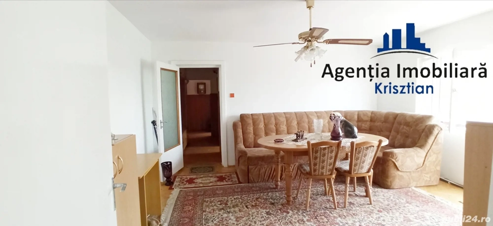 Apartament cu 3 camere de vânzare - Zona Micro 16 